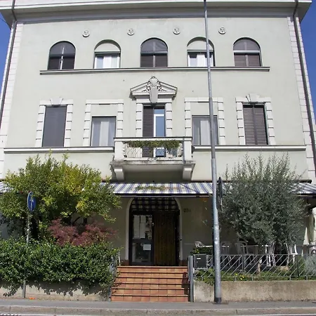 Hotel 900 *