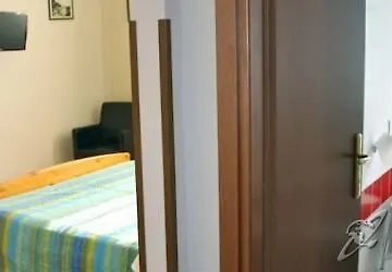 900